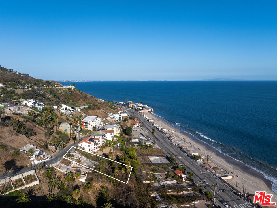 21400 Rambla Vista
