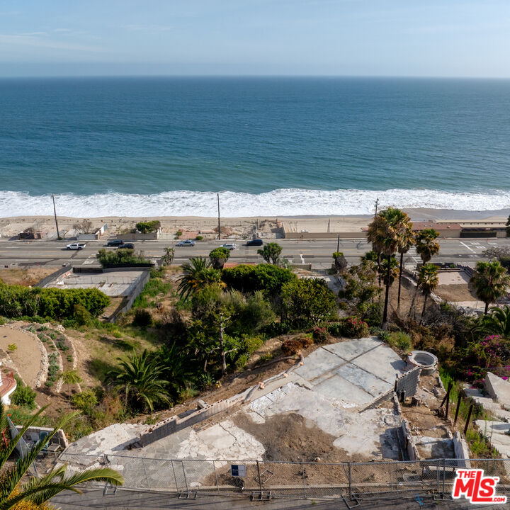 21400 Rambla Vista