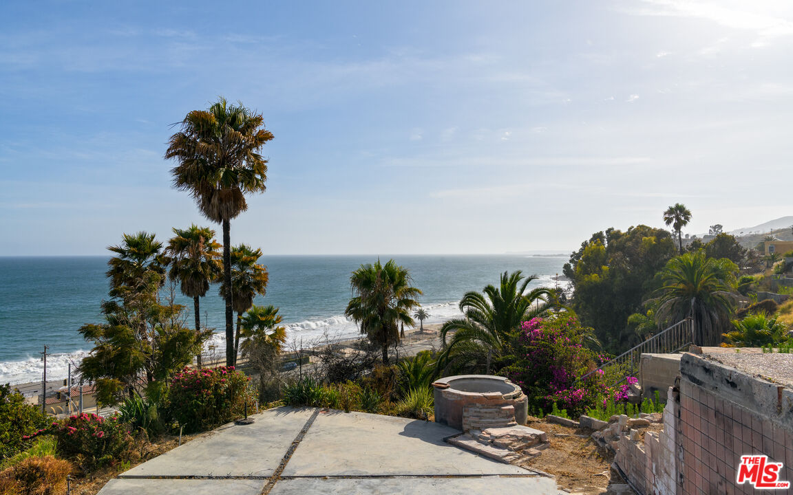 21400 Rambla Vista