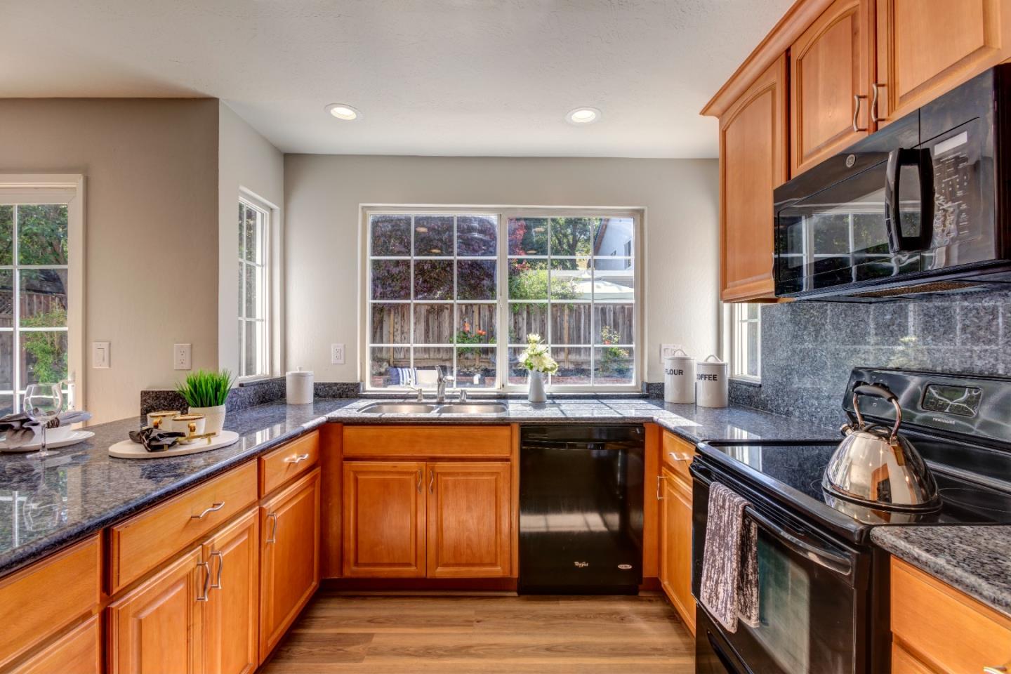 4943 Scarlett WAY