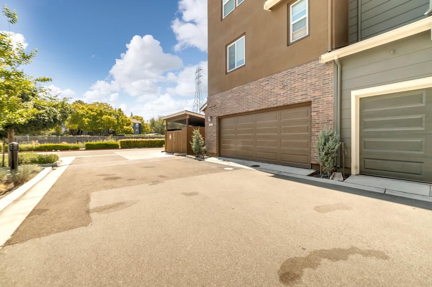 325 Charles Morris TER