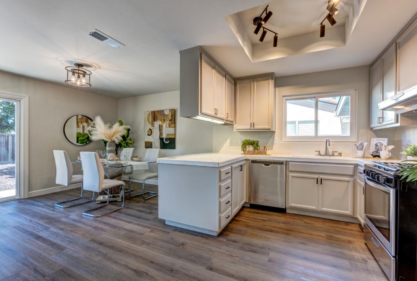 1115 Bellingham DR