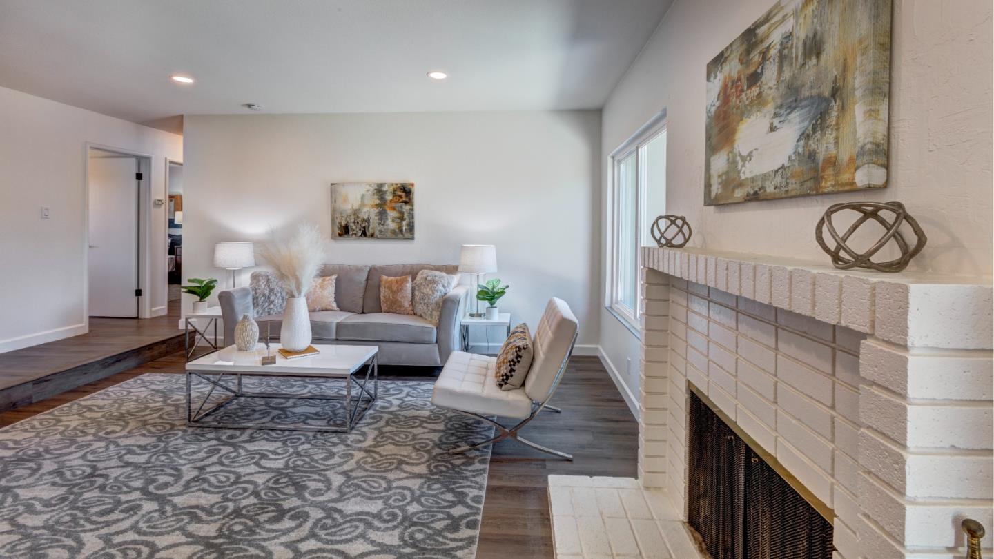 1115 Bellingham DR
