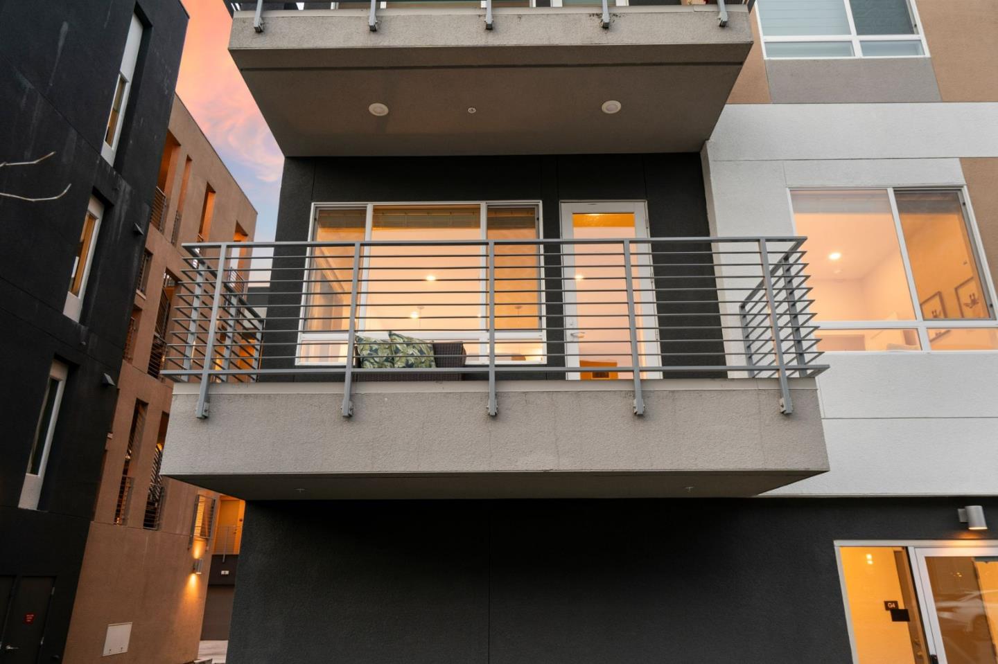 263 Llano De Los Robles AVE 4