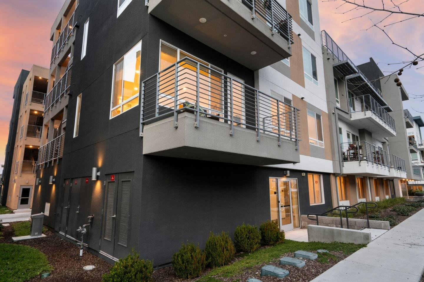 263 Llano De Los Robles AVE 4