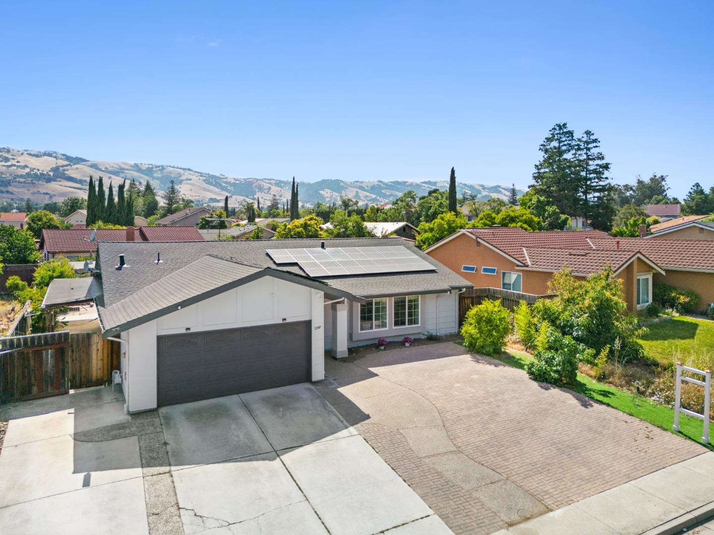 3240 Lyter WAY