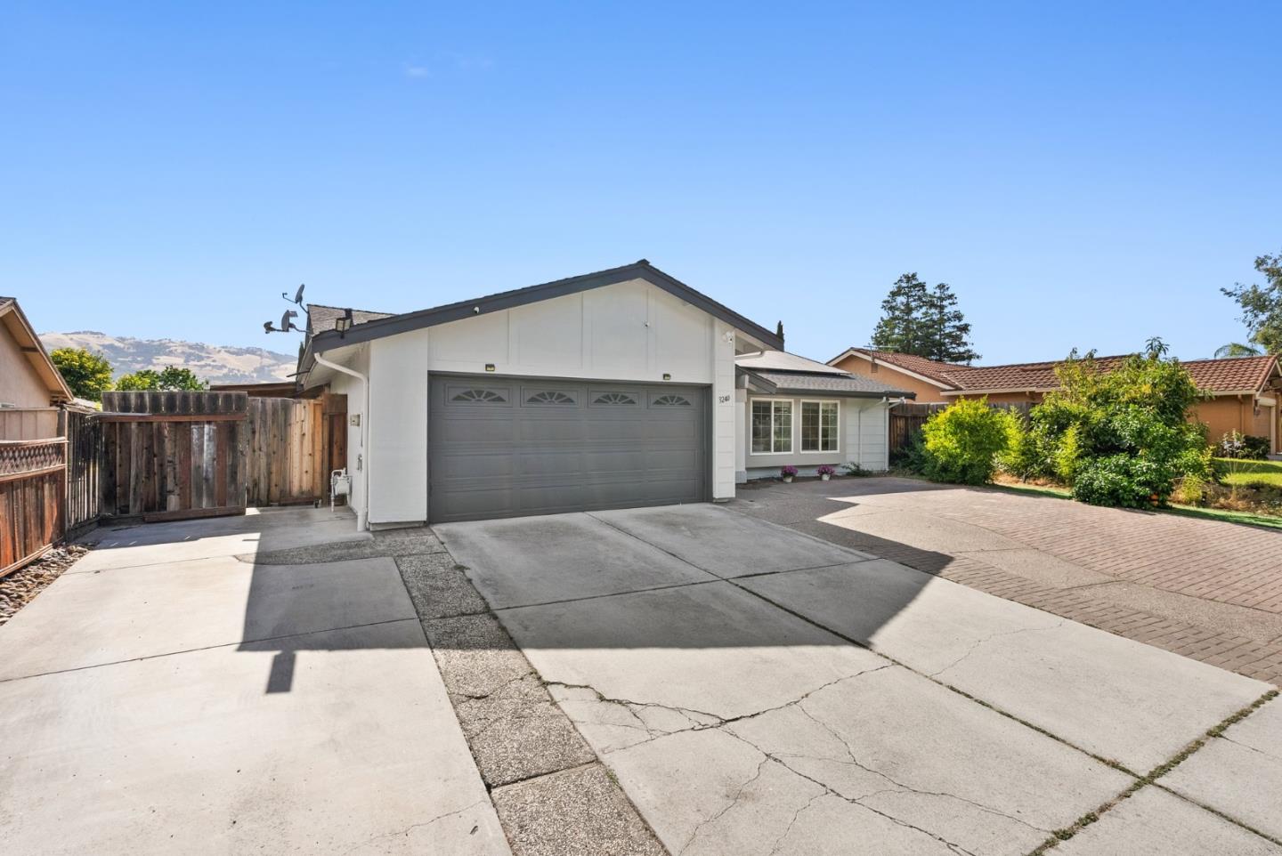 3240 Lyter WAY
