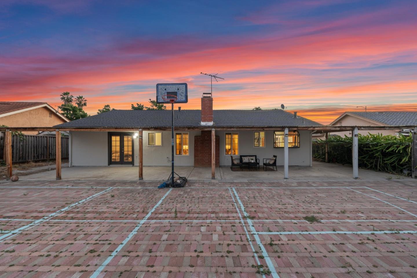 3240 Lyter WAY