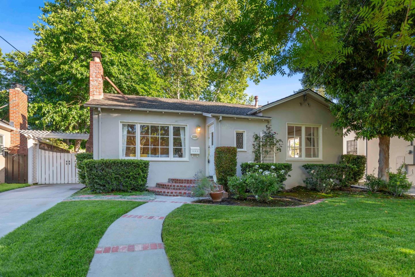 1036 Lincoln CT