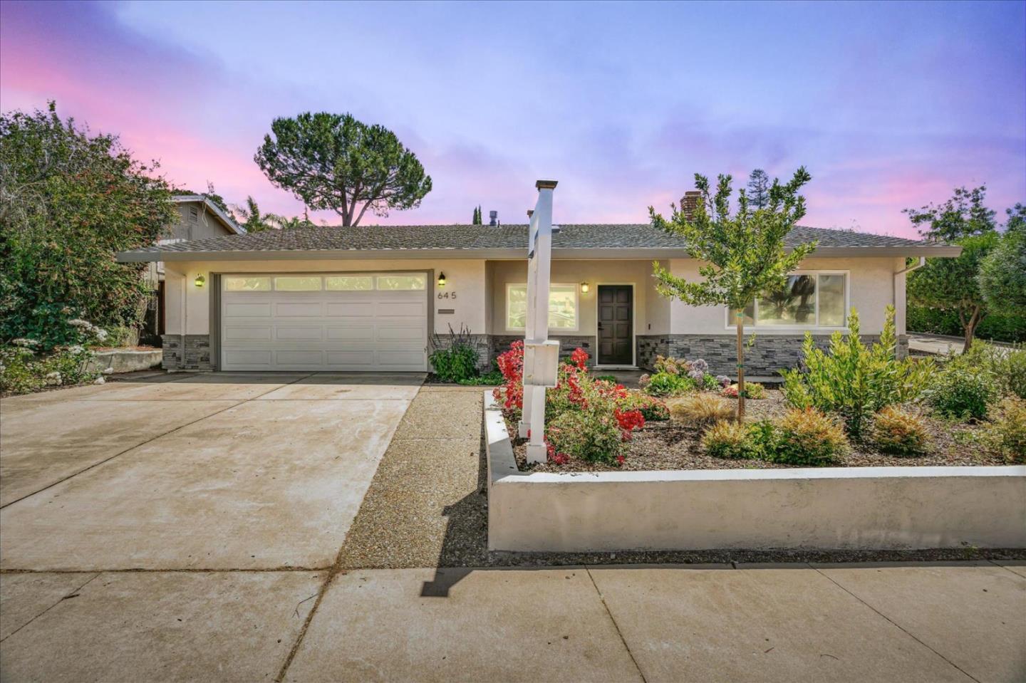645 Davenport DR