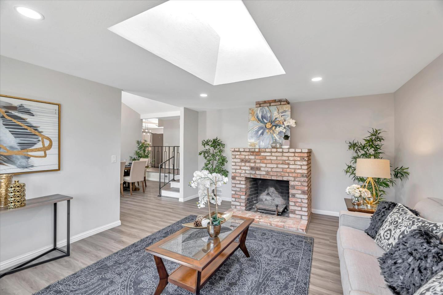 645 Davenport DR