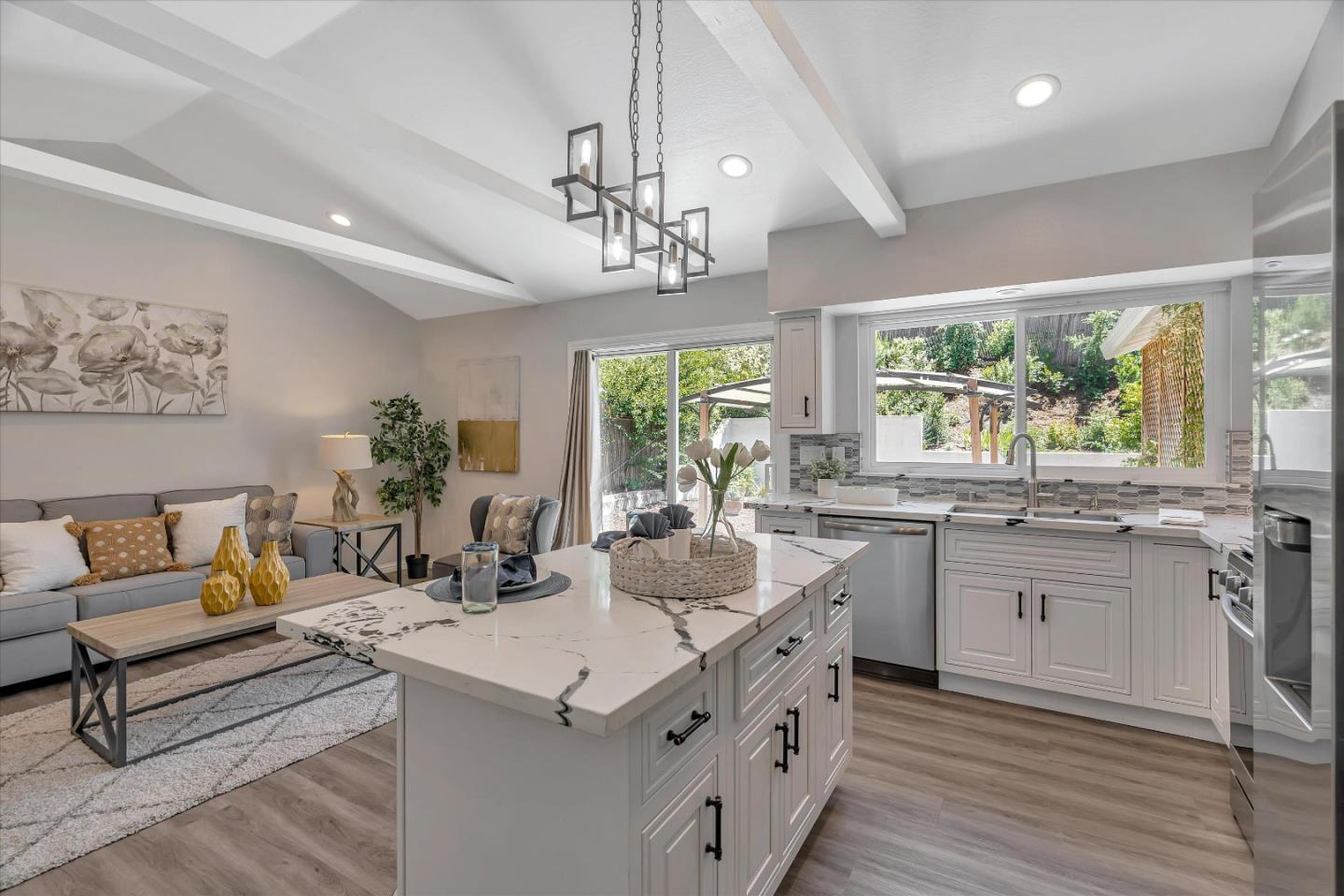 645 Davenport DR