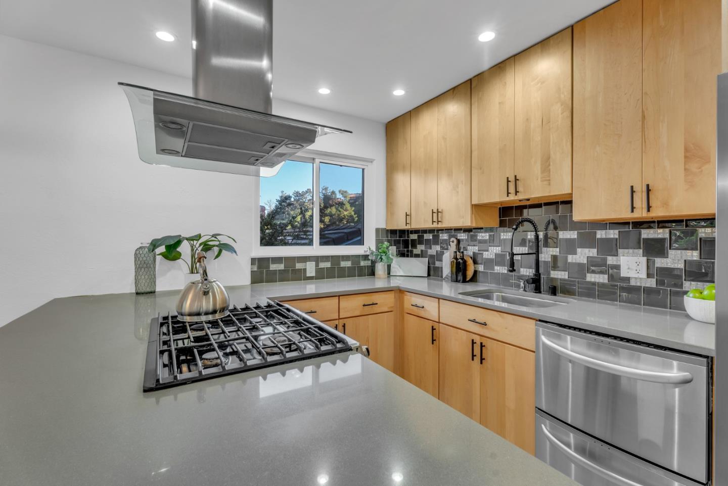 1546 Terra Nova BLVD