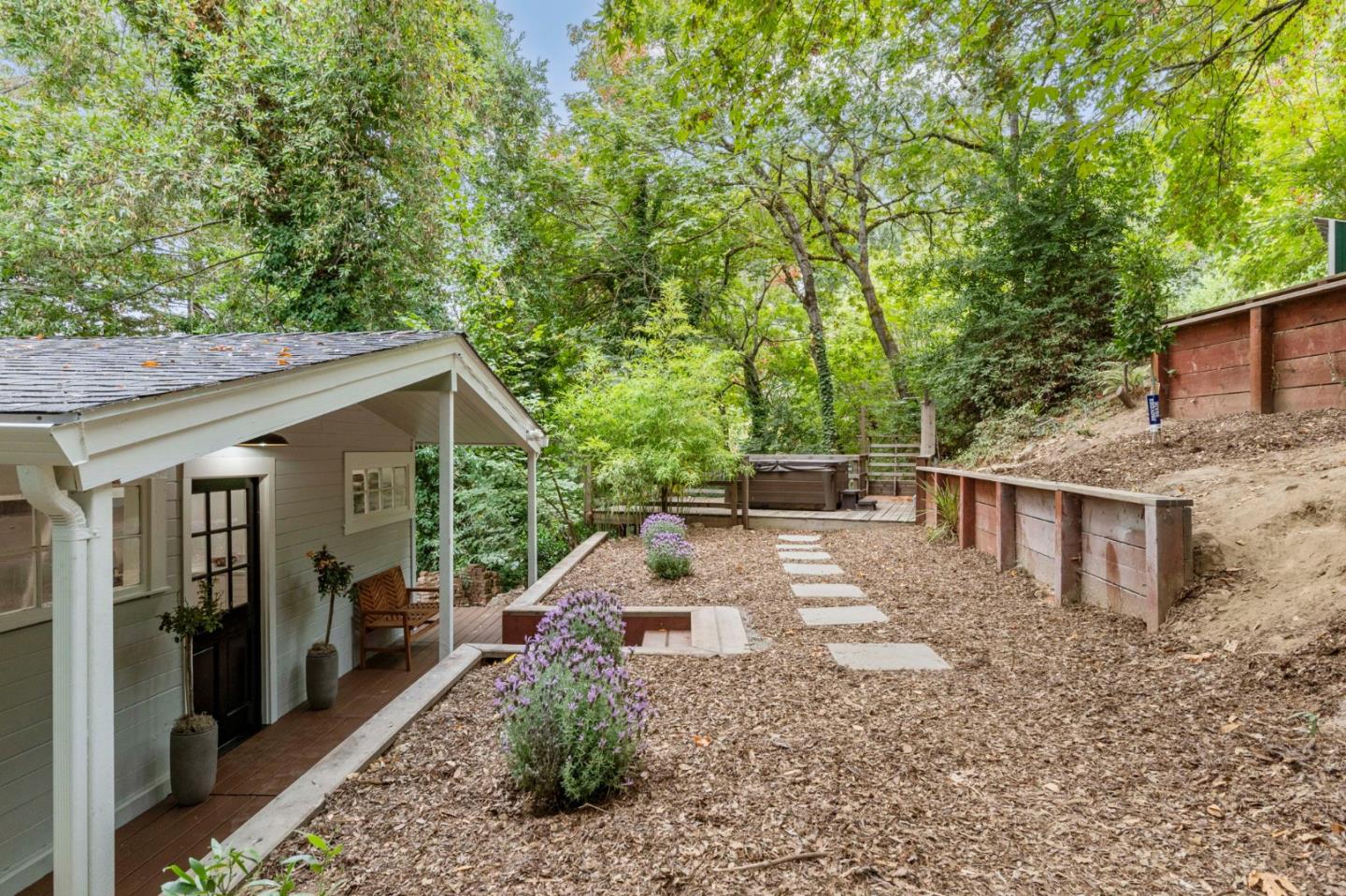 21591 Naomi CT
