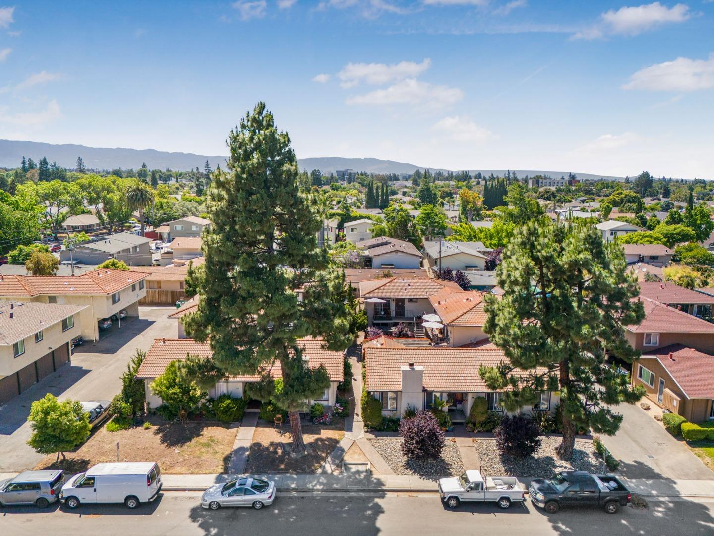 1519 Moorpark AVE
