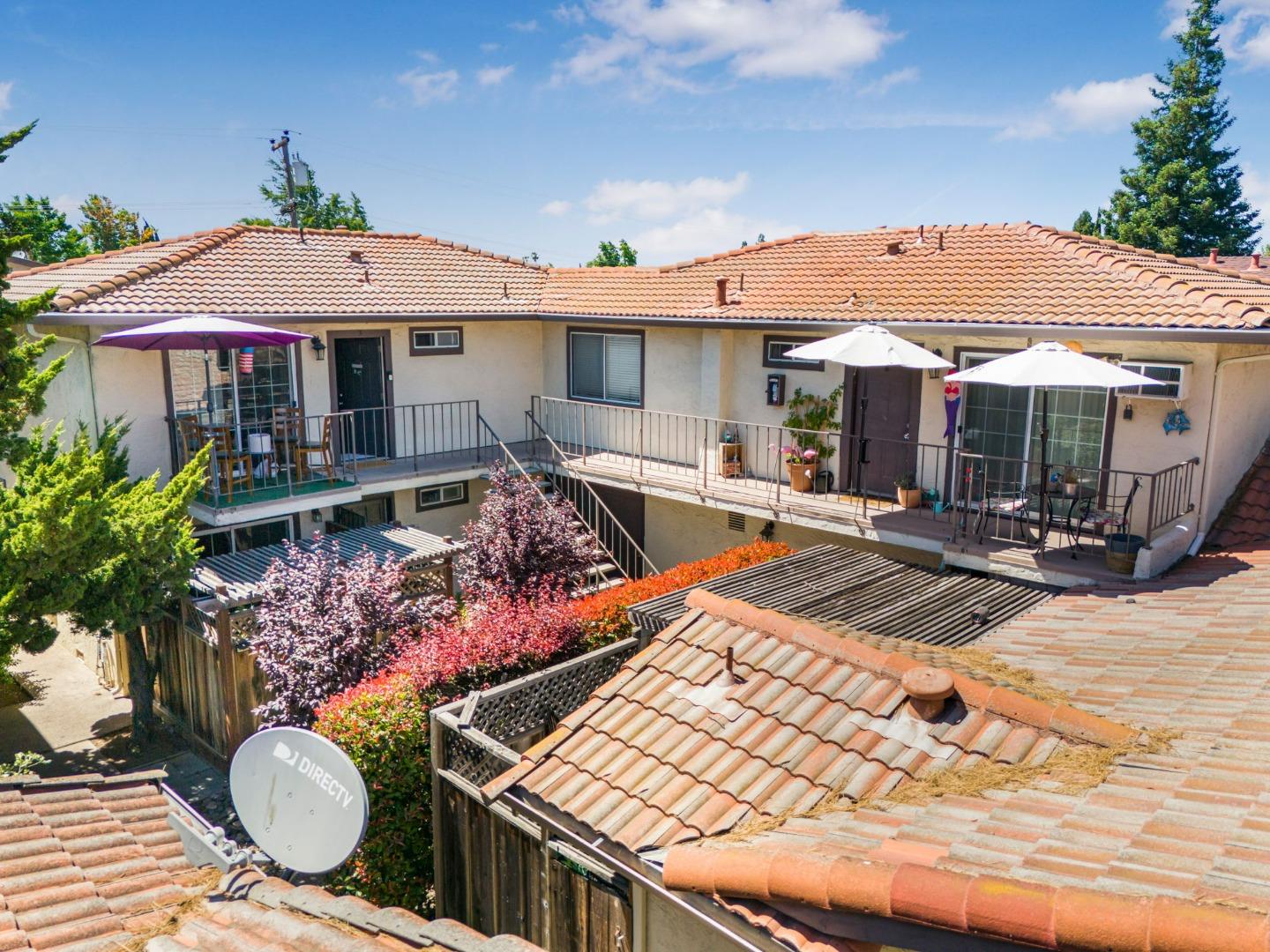 1519 Moorpark AVE