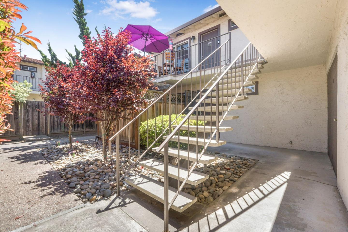 1519 Moorpark AVE