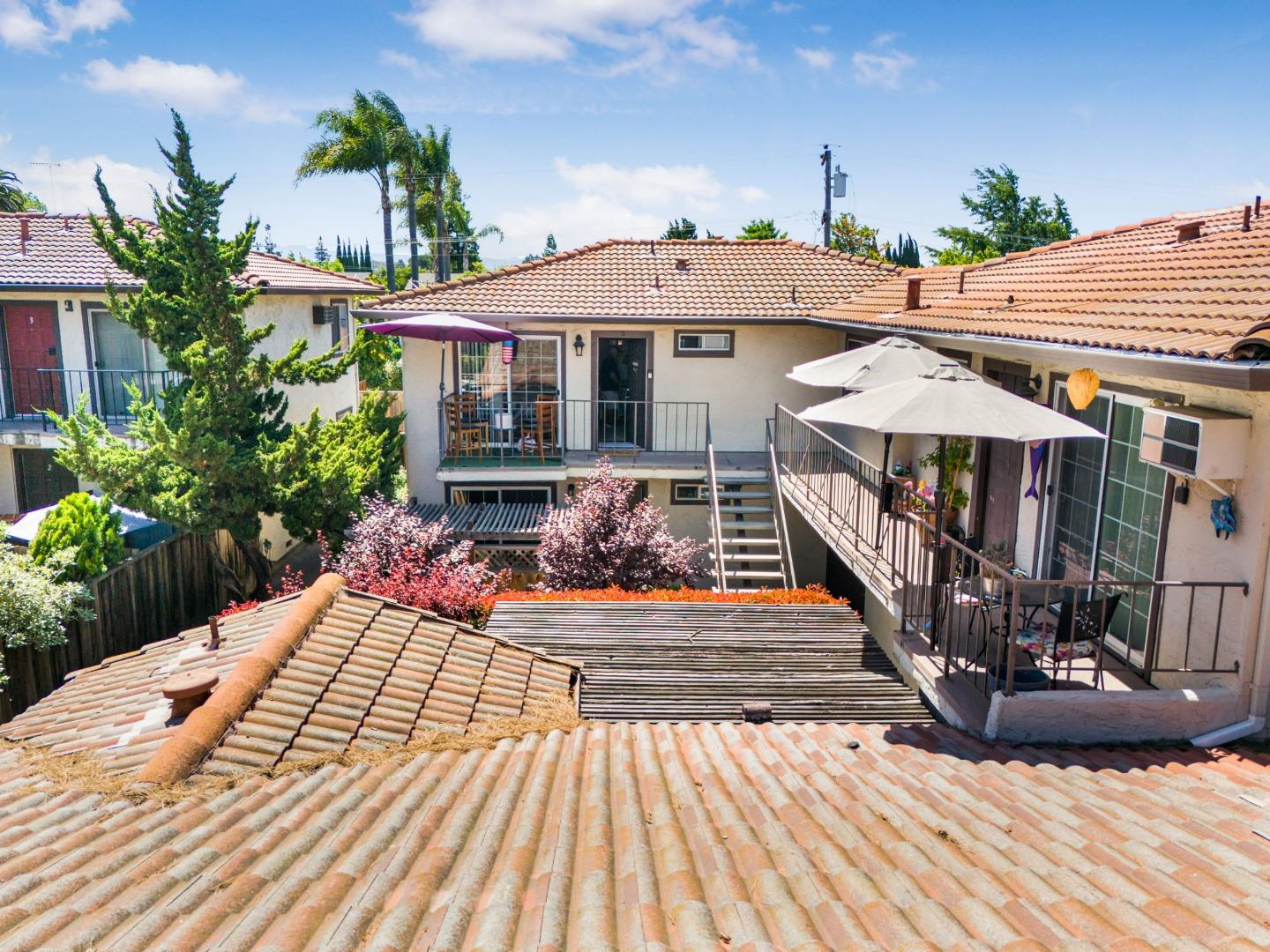 1519 Moorpark AVE