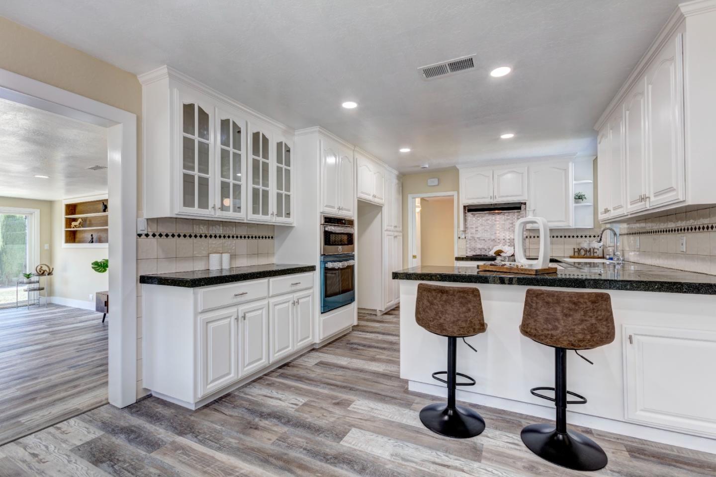 476 Chinook LN