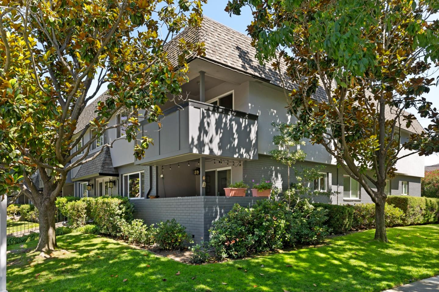 461 Burgess DR 12