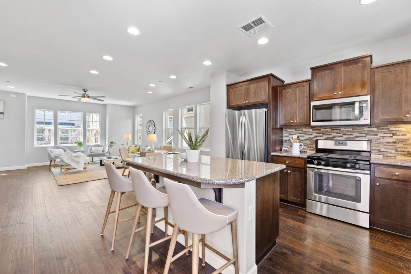 711 Cannery PL