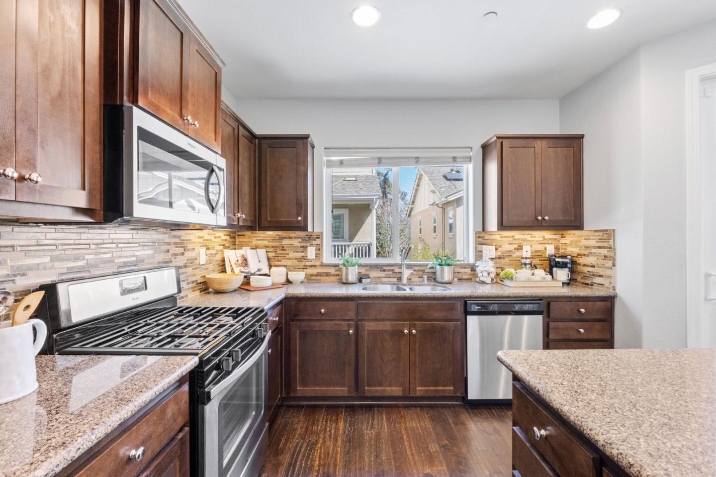 711 Cannery PL