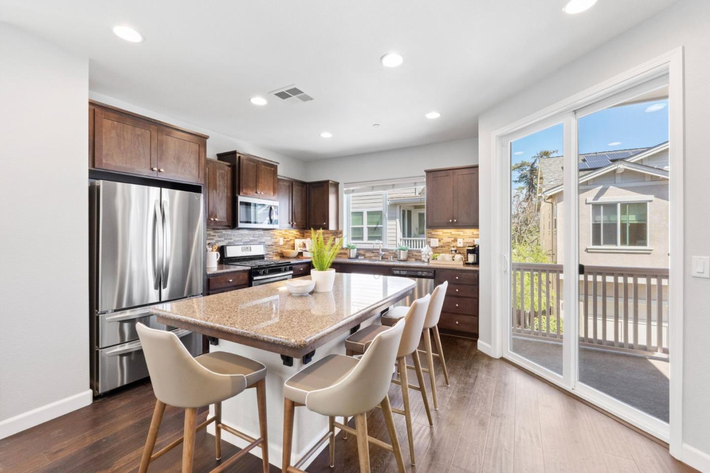 711 Cannery PL