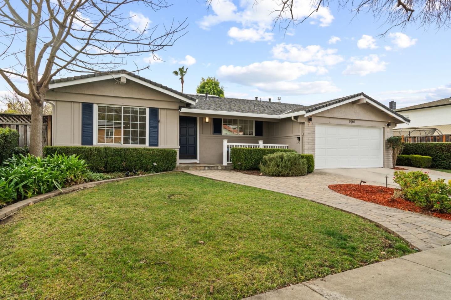 900 Plymouth DR