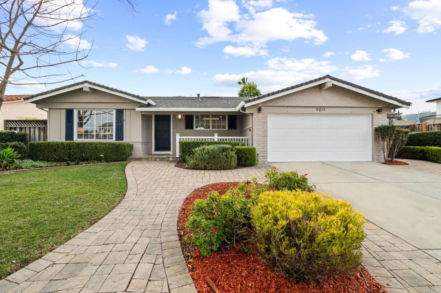 900 Plymouth DR