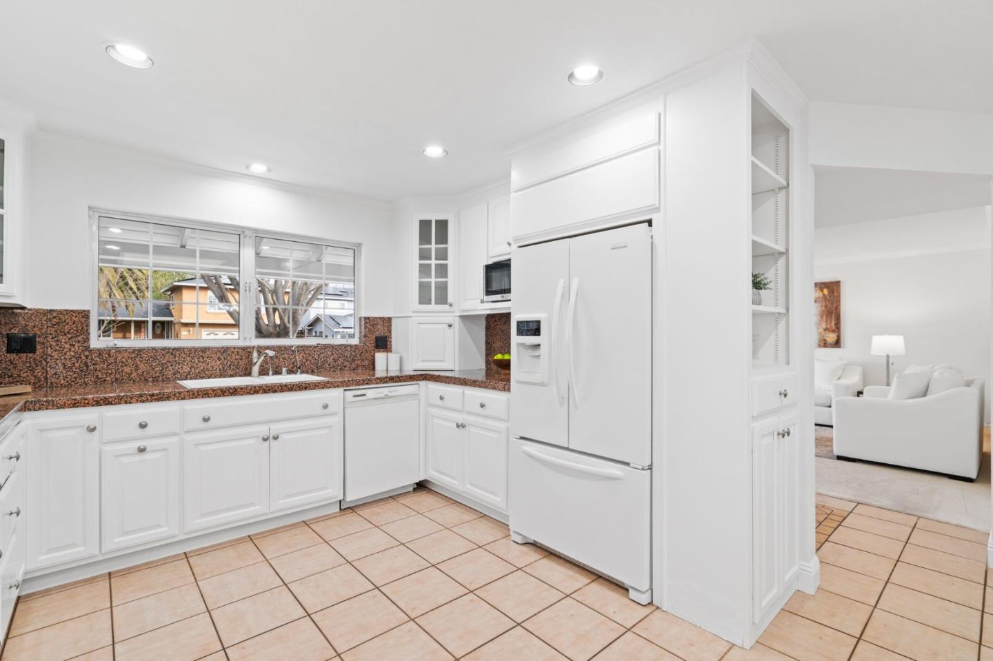 900 Plymouth DR