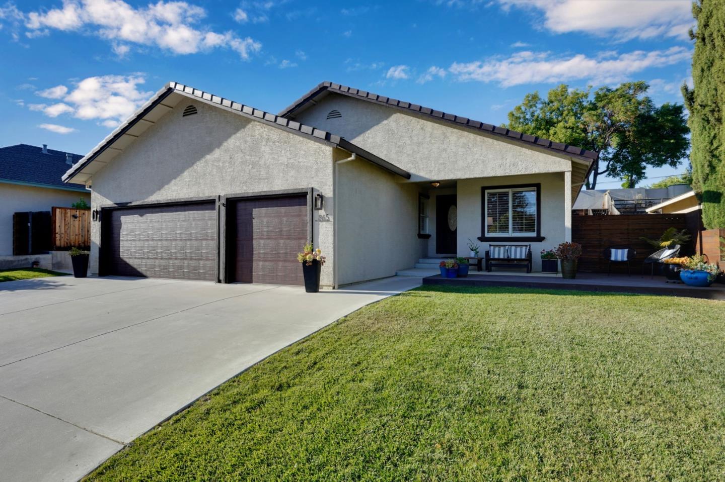 865 Valley Oak Drive