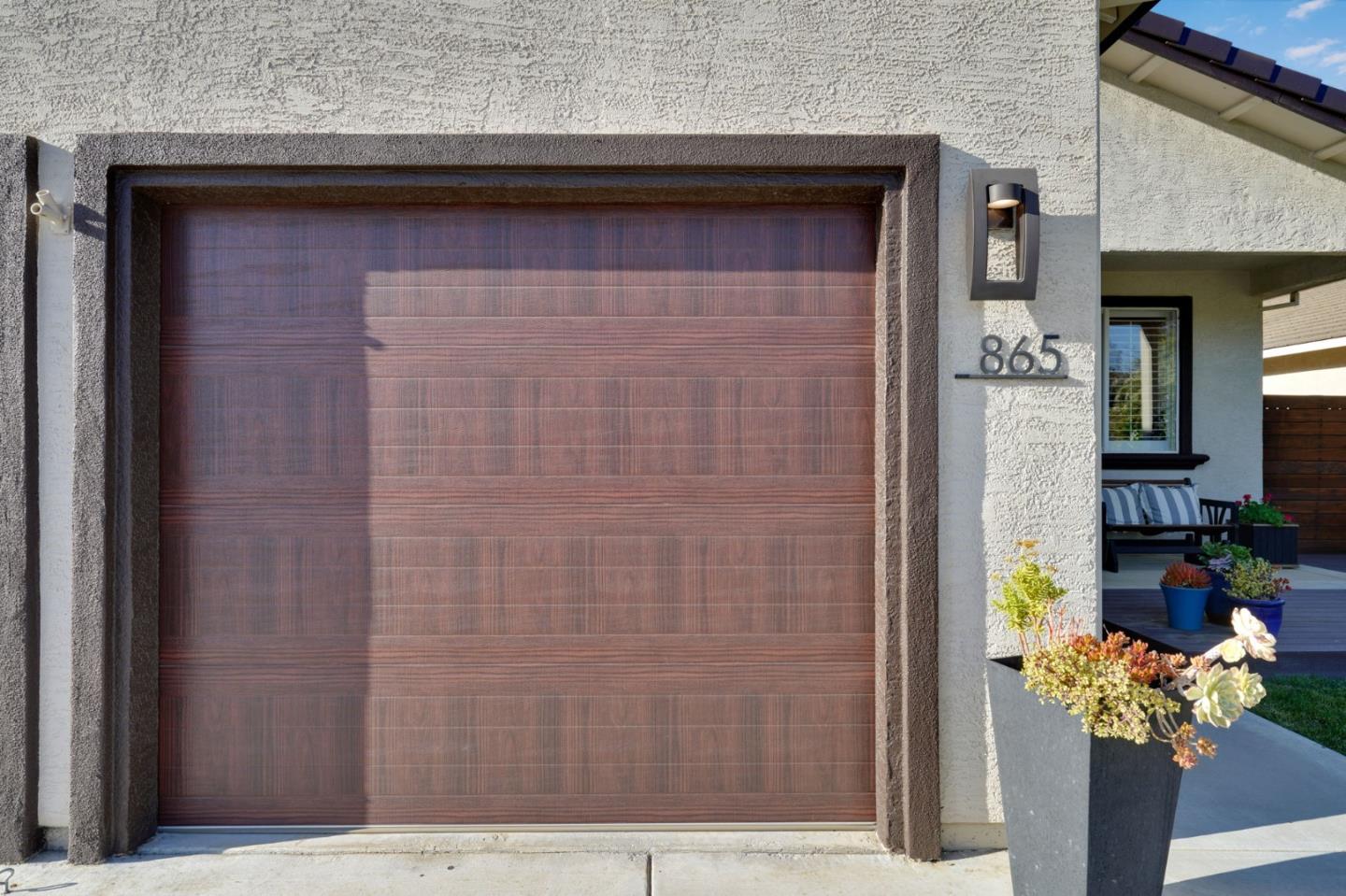 865 Valley Oak Drive