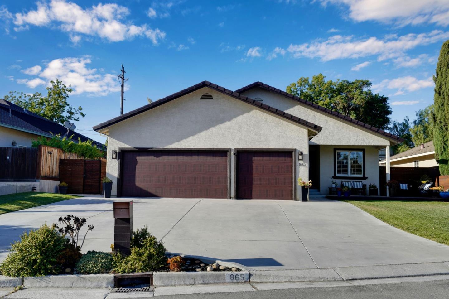 865 Valley Oak Drive