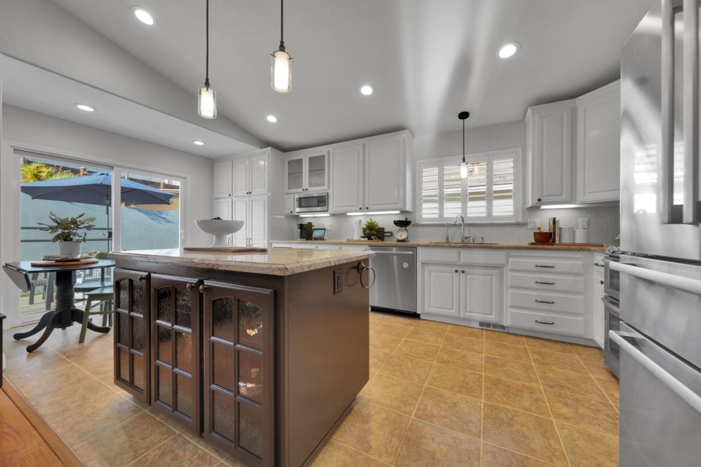 865 Valley Oak Drive