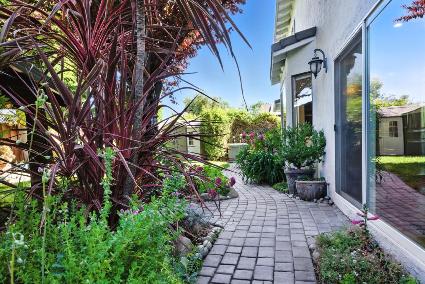4957 New Compton Court
