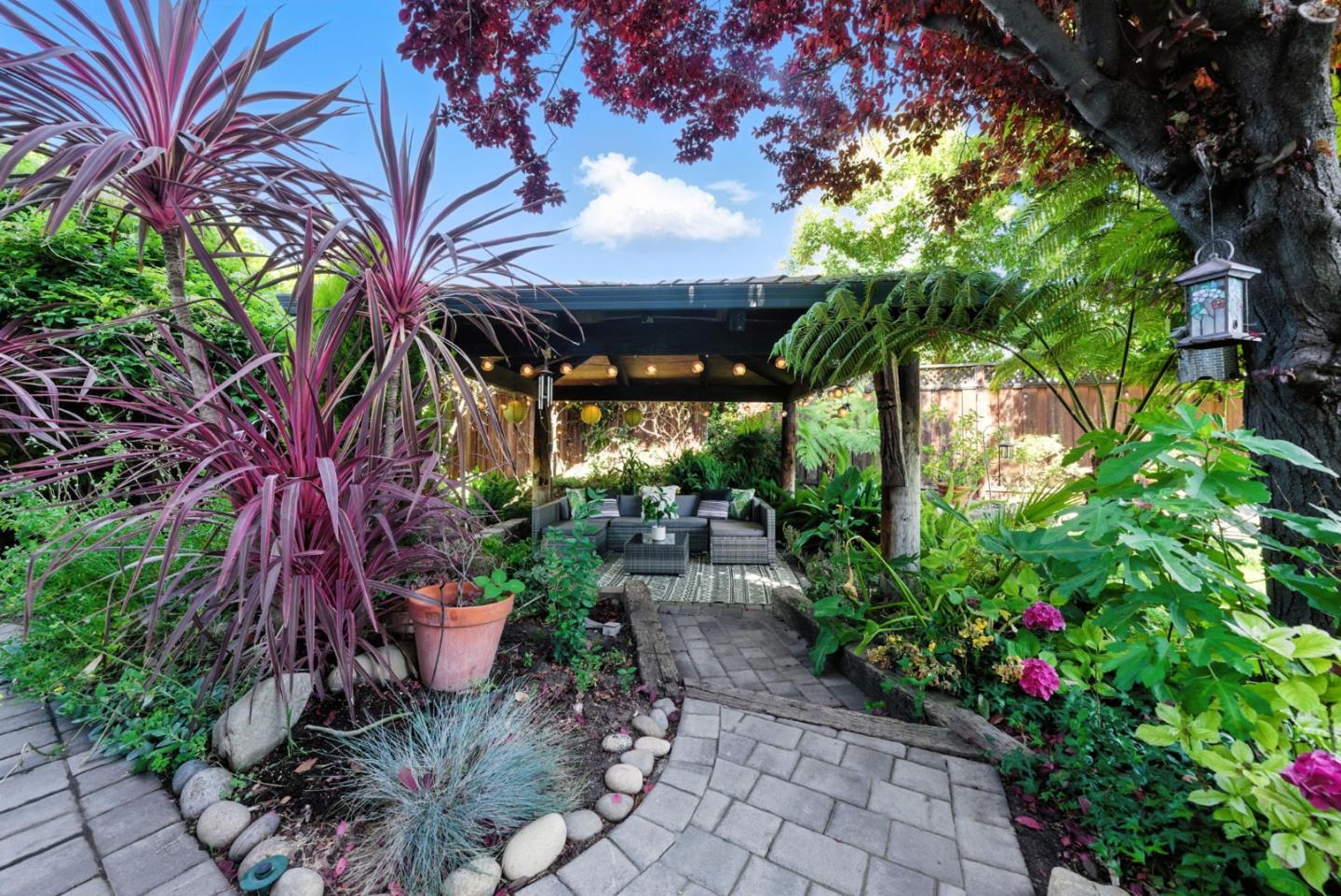 4957 New Compton Court