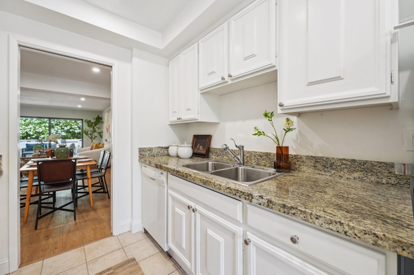 5286 Cribari Heights