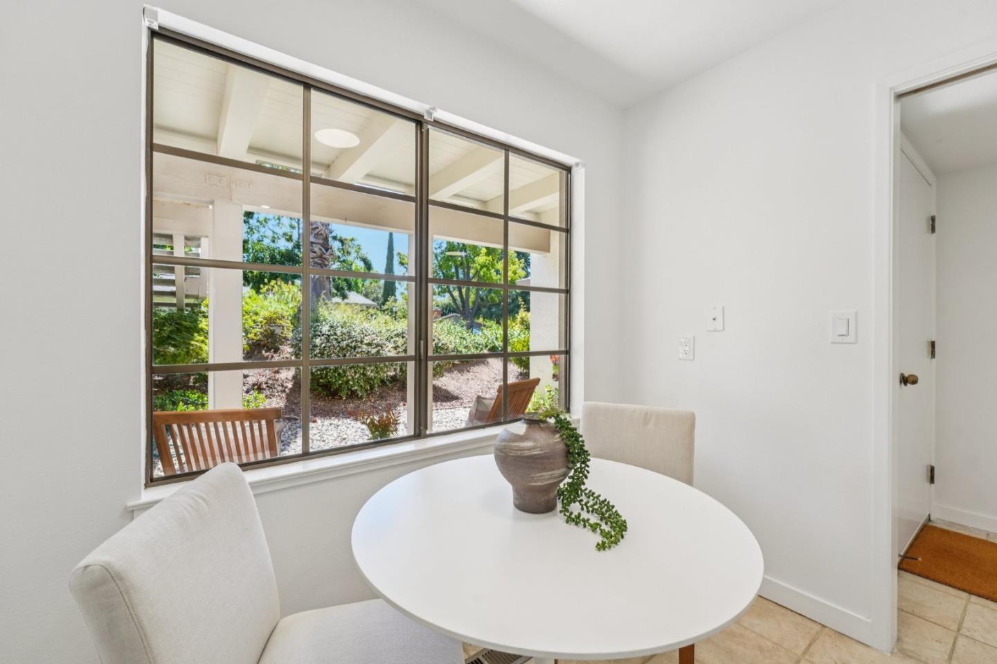5286 Cribari Heights