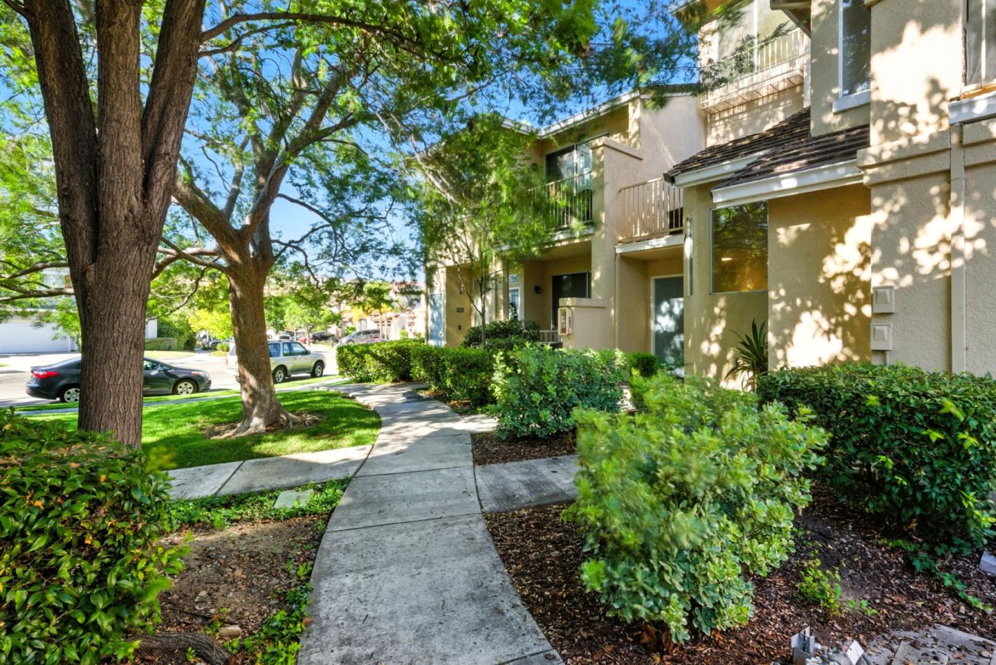 561 Manhattan Place