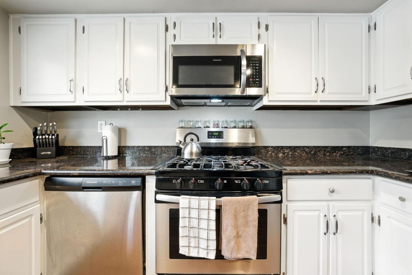 1522 Huddersfield Court