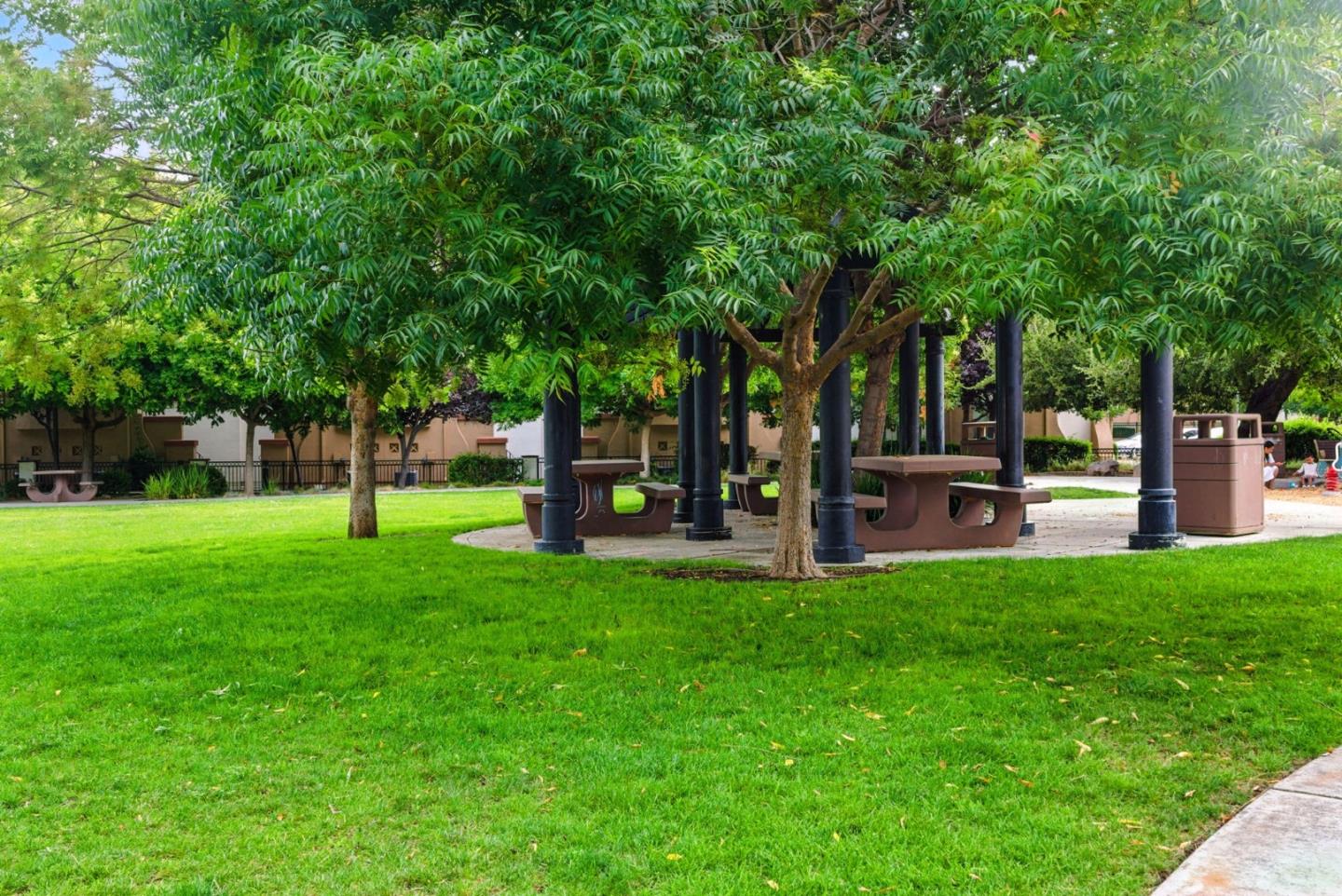 1522 Huddersfield Court