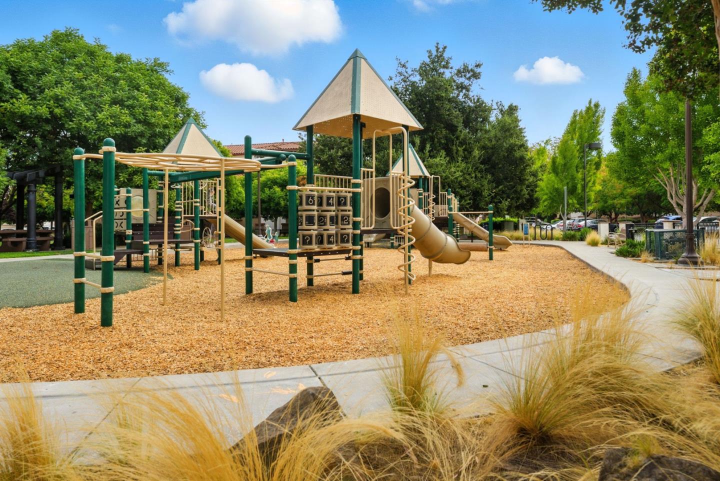 1522 Huddersfield Court