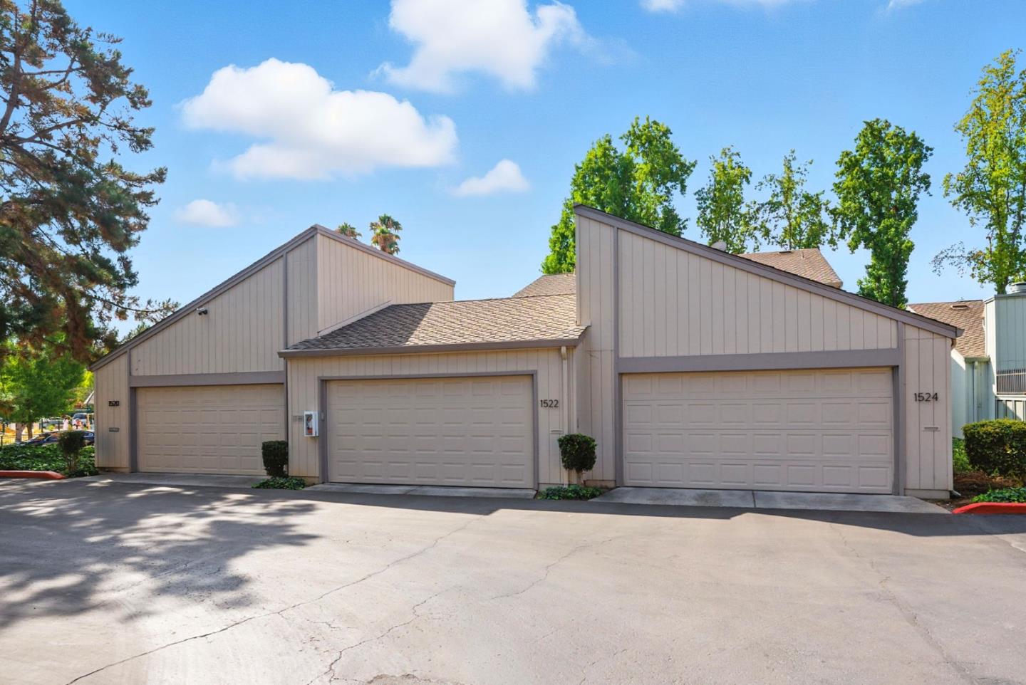 1522 Huddersfield Court