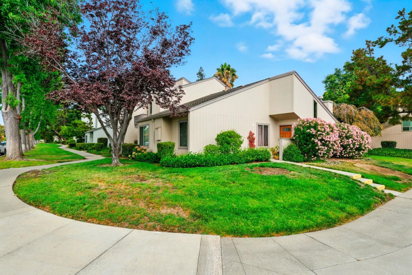 1522 Huddersfield Court