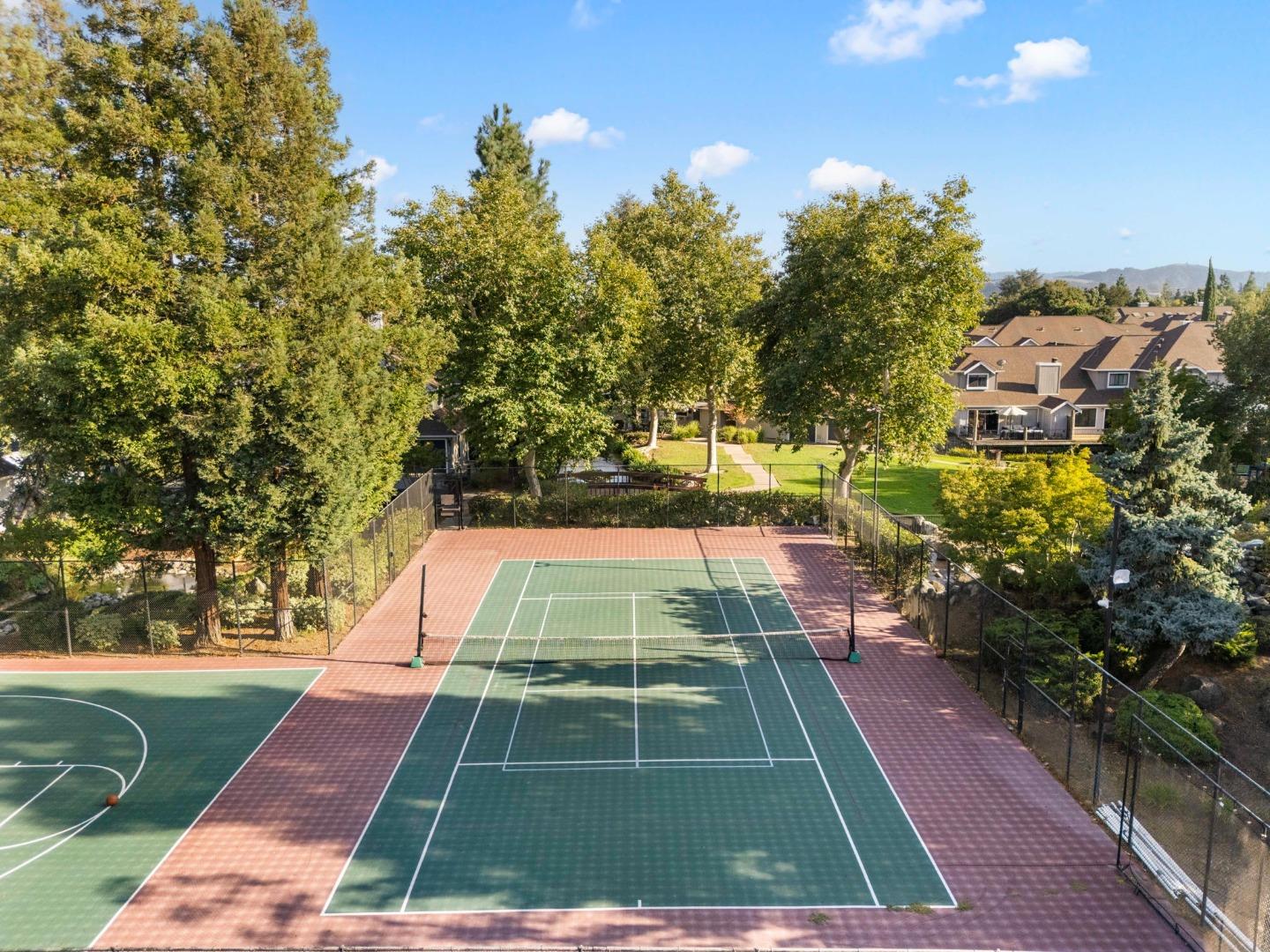 516 Creekside Lane