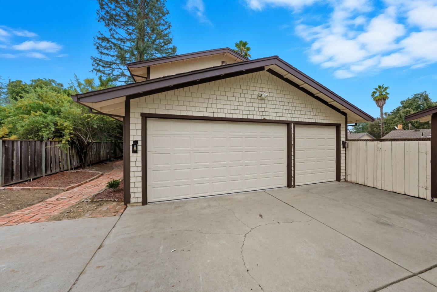 10546 Merriman Road