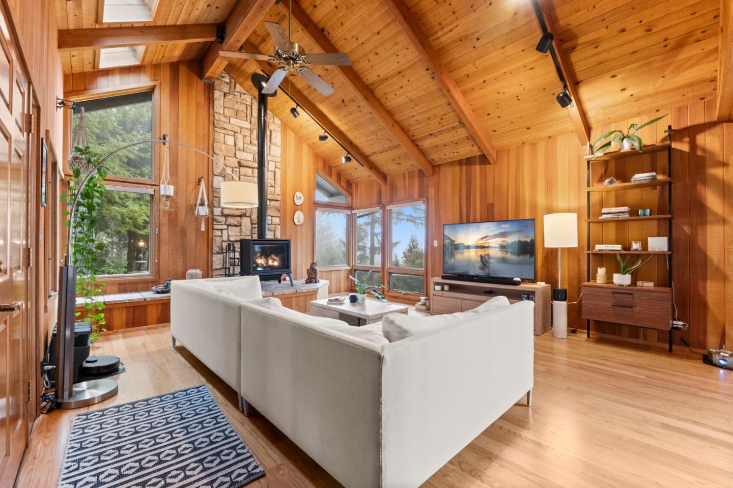 12351 Indian Rock Way