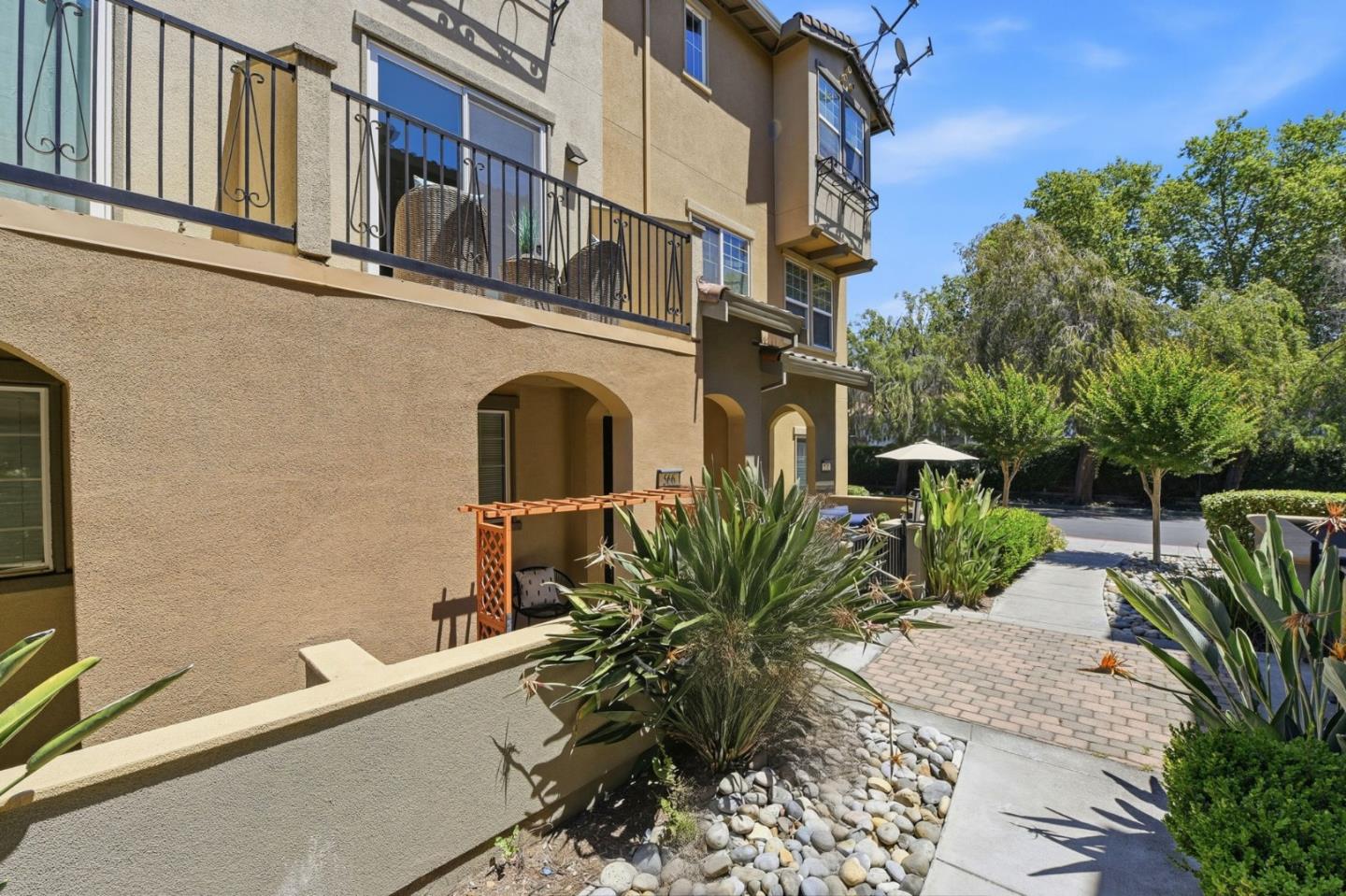 566 Almaden Walk Loop