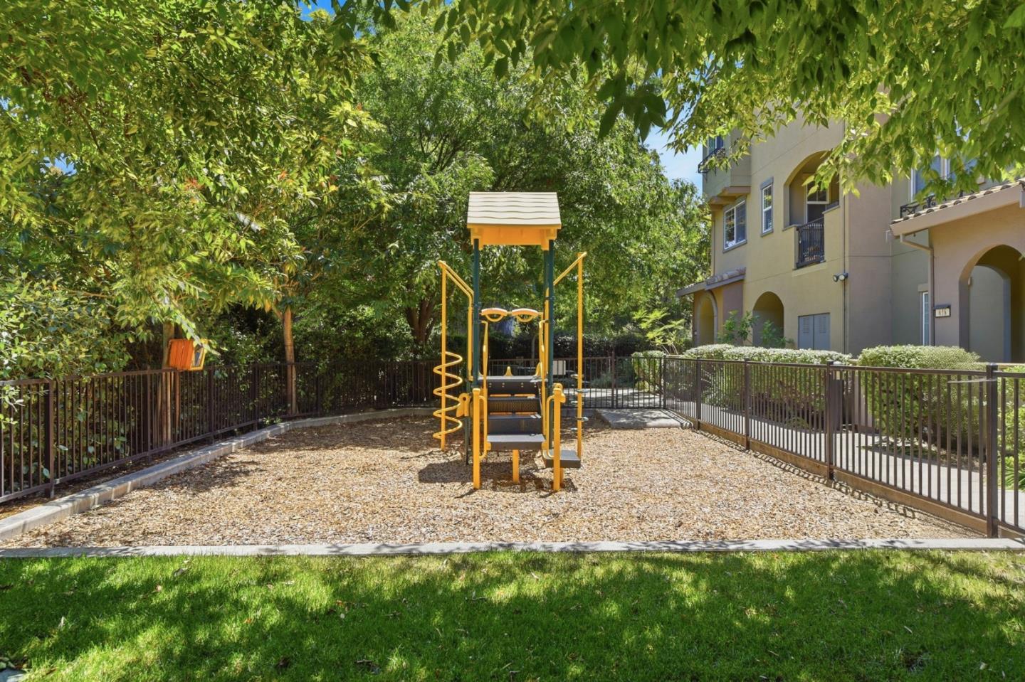 566 Almaden Walk Loop