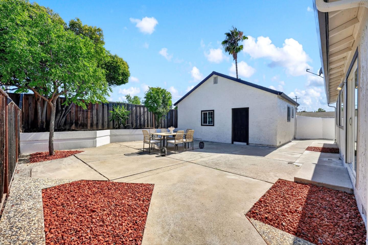 2752 Millbrae Way